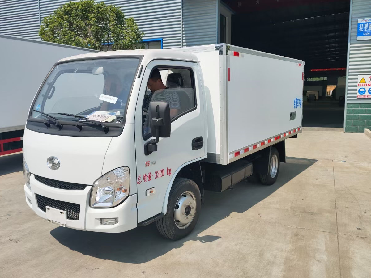 躍進(jìn)小福星地庫冷藏車(3.26米)