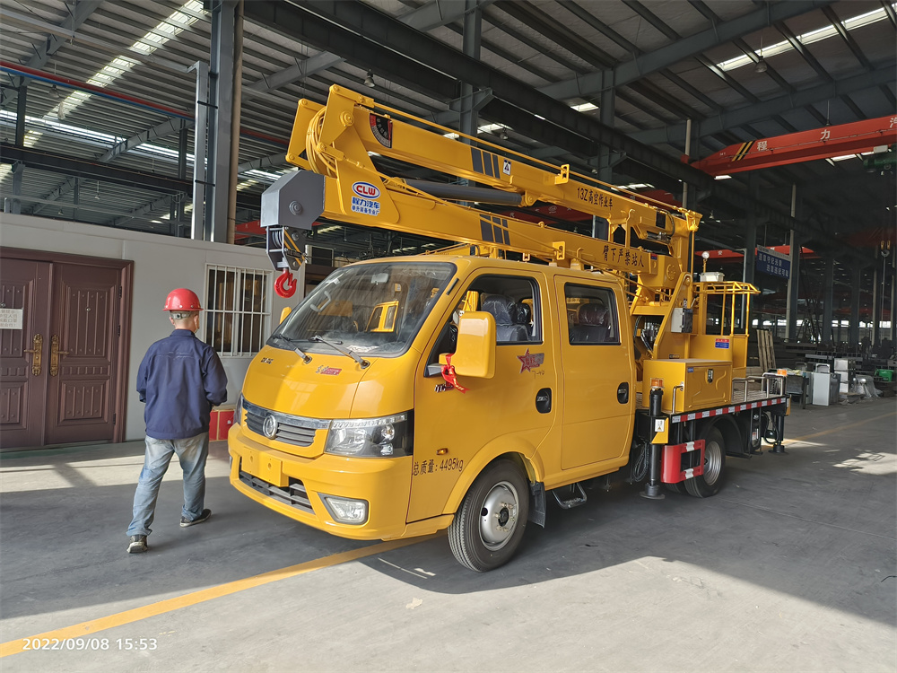 藍牌東風途逸13米高空作業(yè)車折疊臂高空升降車